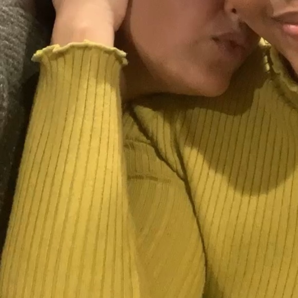 GREEN LETTUCE HEM TURTLENECK - Picture 6 of 6